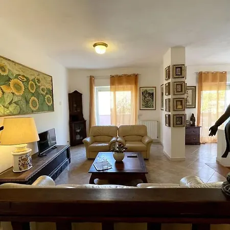 Kitson House تاورمينا