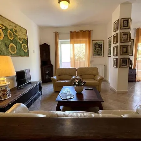 Kitson House تاورمينا