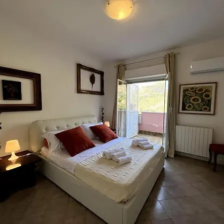 Kitson House تاورمينا